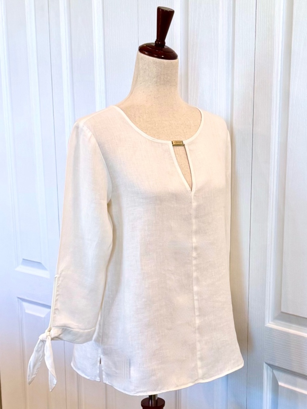Woman's 100% Linen Tunic by Ellen Tracy, White, Size Small, Designer Metal Logo